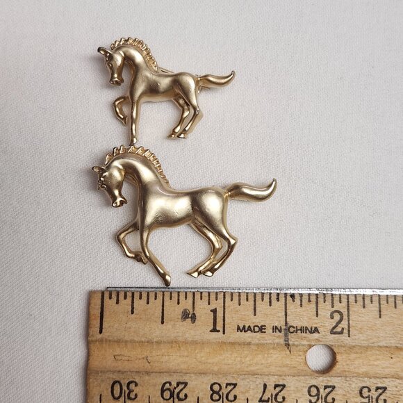 VINTAGE Momma Horse and Foal Pin Brooch Set - Galloping - Brushed Gold Tone - Picture 7 of 10